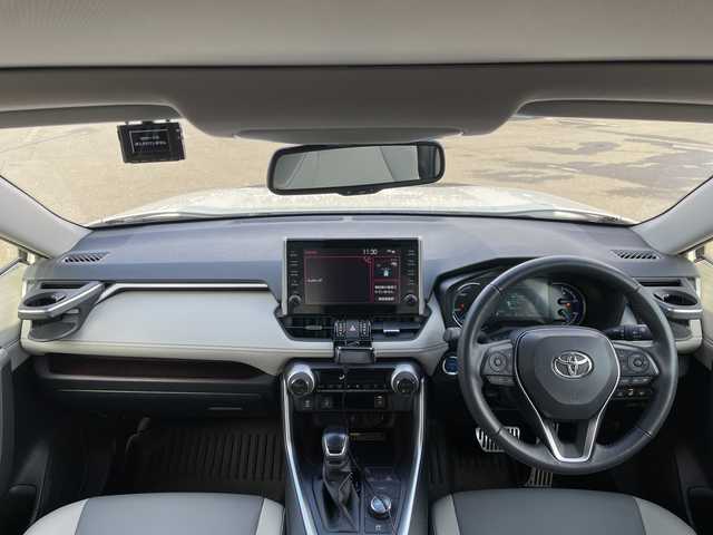 トヨタ ＲＡＶ４ ハイブリットG 道央・札幌 2021(令3)年 3.9万km ホワイトパールクリスタルシャイン ４ＷＤ/ワンオーナー/サンルーフ/純正ナビ/パノラミックビューモニター/ワイパーデアイサー/革巻きステアリング/ステアリングスイッチ/レーダークルーズコントロール/ＬＥＤ/フォグ／リアフォグランプ/オートライト/オートハイビーム/ウィンカーミラー/運転席パワーシート/前席シートヒーター/プリクラッシュセーフティ/レーンキープアシスト/ブラインドスポットモニタリング/リアクロストラフィックアラート/パーキングサポートブレーキ/ロードサインアシスト/コーナーセンサー/横滑り防止装置/バグガード/バンパーガード/社外ステップ/ＴＲＤマフラー/ＴＲＤマッドフラップ/ラダー/ルーフキャリア/プッシュスタート/純正ドアバイザー/ニーエアバッグ/純正エンジンスターター