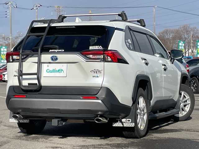 トヨタ ＲＡＶ４ ハイブリットG 道央・札幌 2021(令3)年 3.9万km ホワイトパールクリスタルシャイン ４ＷＤ/ワンオーナー/サンルーフ/純正ナビ/パノラミックビューモニター/ワイパーデアイサー/革巻きステアリング/ステアリングスイッチ/レーダークルーズコントロール/ＬＥＤ/フォグ／リアフォグランプ/オートライト/オートハイビーム/ウィンカーミラー/運転席パワーシート/前席シートヒーター/プリクラッシュセーフティ/レーンキープアシスト/ブラインドスポットモニタリング/リアクロストラフィックアラート/パーキングサポートブレーキ/ロードサインアシスト/コーナーセンサー/横滑り防止装置/バグガード/バンパーガード/社外ステップ/ＴＲＤマフラー/ＴＲＤマッドフラップ/ラダー/ルーフキャリア/プッシュスタート/純正ドアバイザー/ニーエアバッグ/純正エンジンスターター