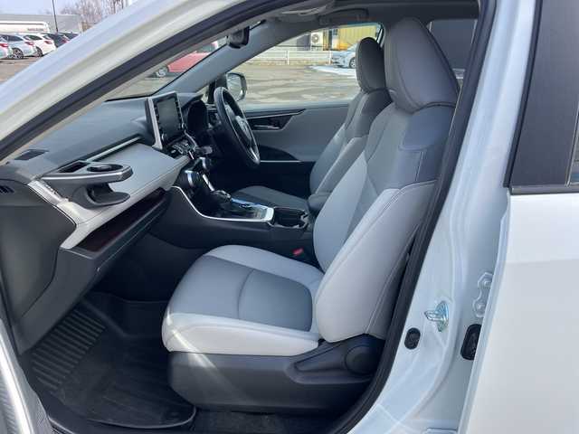 トヨタ ＲＡＶ４ ハイブリットG 道央・札幌 2021(令3)年 3.9万km ホワイトパールクリスタルシャイン ４ＷＤ/ワンオーナー/サンルーフ/純正ナビ/パノラミックビューモニター/ワイパーデアイサー/革巻きステアリング/ステアリングスイッチ/レーダークルーズコントロール/ＬＥＤ/フォグ／リアフォグランプ/オートライト/オートハイビーム/ウィンカーミラー/運転席パワーシート/前席シートヒーター/プリクラッシュセーフティ/レーンキープアシスト/ブラインドスポットモニタリング/リアクロストラフィックアラート/パーキングサポートブレーキ/ロードサインアシスト/コーナーセンサー/横滑り防止装置/バグガード/バンパーガード/社外ステップ/ＴＲＤマフラー/ＴＲＤマッドフラップ/ラダー/ルーフキャリア/プッシュスタート/純正ドアバイザー/ニーエアバッグ/純正エンジンスターター