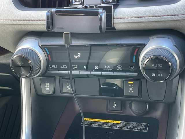 トヨタ ＲＡＶ４ ハイブリットG 道央・札幌 2021(令3)年 3.9万km ホワイトパールクリスタルシャイン ４ＷＤ/ワンオーナー/サンルーフ/純正ナビ/パノラミックビューモニター/ワイパーデアイサー/革巻きステアリング/ステアリングスイッチ/レーダークルーズコントロール/ＬＥＤ/フォグ／リアフォグランプ/オートライト/オートハイビーム/ウィンカーミラー/運転席パワーシート/前席シートヒーター/プリクラッシュセーフティ/レーンキープアシスト/ブラインドスポットモニタリング/リアクロストラフィックアラート/パーキングサポートブレーキ/ロードサインアシスト/コーナーセンサー/横滑り防止装置/バグガード/バンパーガード/社外ステップ/ＴＲＤマフラー/ＴＲＤマッドフラップ/ラダー/ルーフキャリア/プッシュスタート/純正ドアバイザー/ニーエアバッグ/純正エンジンスターター