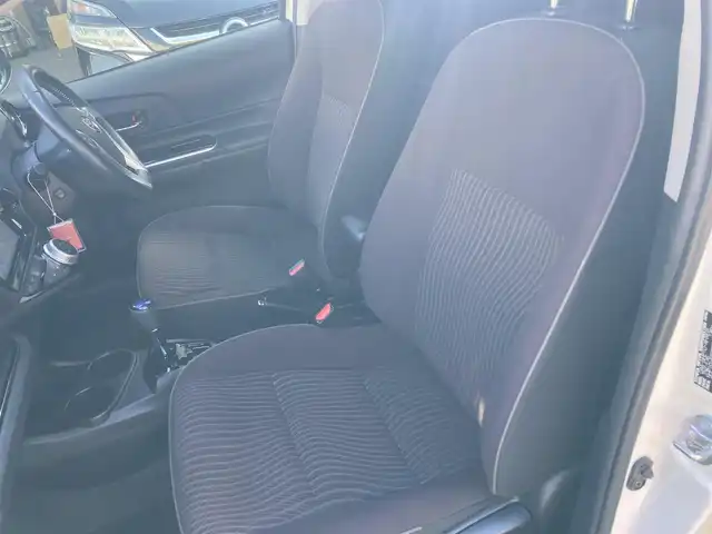 トヨタ アクア G 愛知県 2016(平28)年 6.3万km ライムホワイトパールクリスタルシャイン トヨタセーフティセンス/衝突回避支援ブレーキサポート/車線逸脱警報機能/純正SDナビTV/DVDビデオ&CD/地デジ　フルセグ/Bluetoothオーディオ/バックカメラ/オートライト/オートマチックハイビーム/ビルトインETC/クルーズコントロール/スマートキー/プッシュスタート/前後2カメラドライブレコーダ