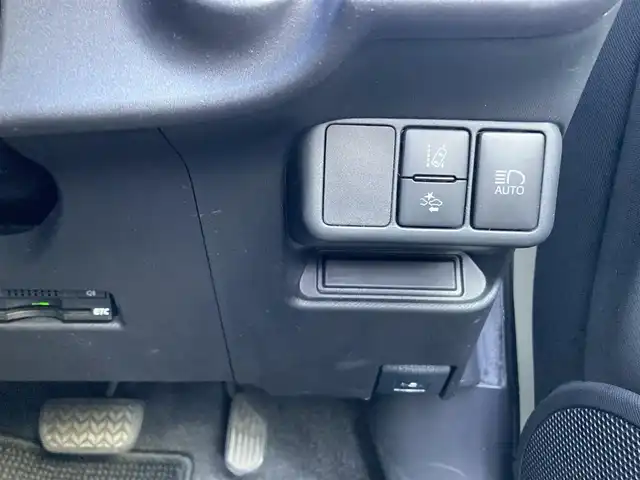 トヨタ アクア G 愛知県 2016(平28)年 6.3万km ライムホワイトパールクリスタルシャイン トヨタセーフティセンス/衝突回避支援ブレーキサポート/車線逸脱警報機能/純正SDナビTV/DVDビデオ&CD/地デジ　フルセグ/Bluetoothオーディオ/バックカメラ/オートライト/オートマチックハイビーム/ビルトインETC/クルーズコントロール/スマートキー/プッシュスタート/前後2カメラドライブレコーダ