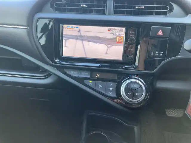 トヨタ アクア G 愛知県 2016(平28)年 6.3万km ライムホワイトパールクリスタルシャイン トヨタセーフティセンス/衝突回避支援ブレーキサポート/車線逸脱警報機能/純正SDナビTV/DVDビデオ&CD/地デジ　フルセグ/Bluetoothオーディオ/バックカメラ/オートライト/オートマチックハイビーム/ビルトインETC/クルーズコントロール/スマートキー/プッシュスタート/前後2カメラドライブレコーダ