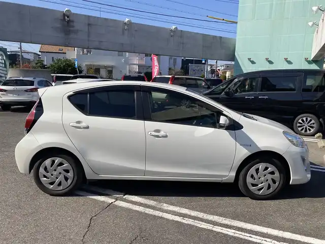 トヨタ アクア G 愛知県 2016(平28)年 6.3万km ライムホワイトパールクリスタルシャイン トヨタセーフティセンス/衝突回避支援ブレーキサポート/車線逸脱警報機能/純正SDナビTV/DVDビデオ&CD/地デジ　フルセグ/Bluetoothオーディオ/バックカメラ/オートライト/オートマチックハイビーム/ビルトインETC/クルーズコントロール/スマートキー/プッシュスタート/前後2カメラドライブレコーダ