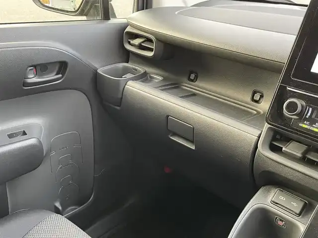 トヨタ シエンタ ハイブリッド X 岡山県 2022(令4)年 3.4万km アーバンカーキ 純正ディスプレイオーディオ/Bluetooth、AM、FM/AppleCarplay、AndroidAuto/バックカメラ/ETC/ドライブレコーダー/オートライト/片側パワースライドドア/トヨタセーフティセンス/・レーダークルーズコントロール/・レーンディパーチャーアラート/・プリクラッシュセーフティ/・オートマチックハイビーム