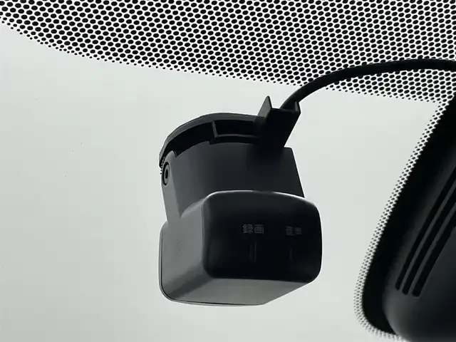 日産 セレナ ハイウェイスター V 熊本県 2022(令4)年 4.1万km ブリリアントホワイトパール 禁煙車　/純正ナビ（ＣＤ・ＤＶＤ・フルセグ・ＢＴ・ＳＤ）/全周囲カメラ　/バックカメラ/純正後席モニター　/社外前後ドライブレコーダー　/アダブティブクルーズコントロール/両側パワースライドドア　/前後クリアランスソナー/デジタルインナーミラー/プロパイロット/側方支援/後側方支援/エマージェンシーブレーキ/速度標識表示/道路標識表示/駐車支援/ふらつき警報機能/ブラインドスポットモニター/横滑り防止/アイドリングストップ/ブレーキホールド/純正フロアマット/純正16インチAW/オートライト/LEDヘッドライト/フォグランプ/スマートキー/プッシュスタート/取扱説明書