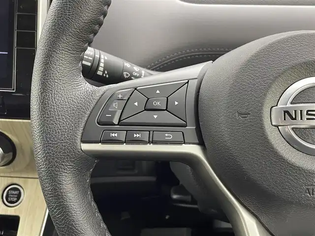 日産 セレナ ハイウェイスター V 熊本県 2022(令4)年 4.1万km ブリリアントホワイトパール 禁煙車　/純正ナビ（ＣＤ・ＤＶＤ・フルセグ・ＢＴ・ＳＤ）/全周囲カメラ　/バックカメラ/純正後席モニター　/社外前後ドライブレコーダー　/アダブティブクルーズコントロール/両側パワースライドドア　/前後クリアランスソナー/デジタルインナーミラー/プロパイロット/側方支援/後側方支援/エマージェンシーブレーキ/速度標識表示/道路標識表示/駐車支援/ふらつき警報機能/ブラインドスポットモニター/横滑り防止/アイドリングストップ/ブレーキホールド/純正フロアマット/純正16インチAW/オートライト/LEDヘッドライト/フォグランプ/スマートキー/プッシュスタート/取扱説明書