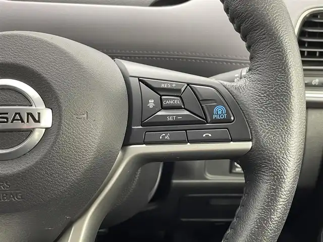 日産 セレナ ハイウェイスター V 熊本県 2022(令4)年 4.1万km ブリリアントホワイトパール 禁煙車　/純正ナビ（ＣＤ・ＤＶＤ・フルセグ・ＢＴ・ＳＤ）/全周囲カメラ　/バックカメラ/純正後席モニター　/社外前後ドライブレコーダー　/アダブティブクルーズコントロール/両側パワースライドドア　/前後クリアランスソナー/デジタルインナーミラー/プロパイロット/側方支援/後側方支援/エマージェンシーブレーキ/速度標識表示/道路標識表示/駐車支援/ふらつき警報機能/ブラインドスポットモニター/横滑り防止/アイドリングストップ/ブレーキホールド/純正フロアマット/純正16インチAW/オートライト/LEDヘッドライト/フォグランプ/スマートキー/プッシュスタート/取扱説明書