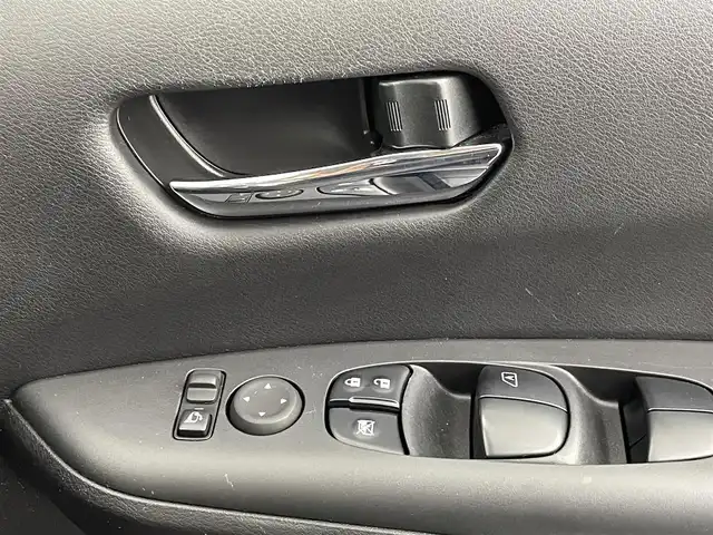 日産 セレナ ハイウェイスター V 熊本県 2022(令4)年 4.1万km ブリリアントホワイトパール 禁煙車　/純正ナビ（ＣＤ・ＤＶＤ・フルセグ・ＢＴ・ＳＤ）/全周囲カメラ　/バックカメラ/純正後席モニター　/社外前後ドライブレコーダー　/アダブティブクルーズコントロール/両側パワースライドドア　/前後クリアランスソナー/デジタルインナーミラー/プロパイロット/側方支援/後側方支援/エマージェンシーブレーキ/速度標識表示/道路標識表示/駐車支援/ふらつき警報機能/ブラインドスポットモニター/横滑り防止/アイドリングストップ/ブレーキホールド/純正フロアマット/純正16インチAW/オートライト/LEDヘッドライト/フォグランプ/スマートキー/プッシュスタート/取扱説明書