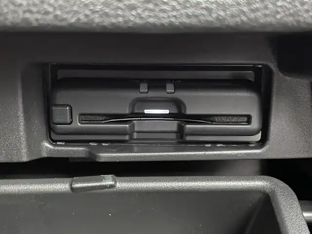 日産 セレナ ハイウェイスター V 熊本県 2022(令4)年 4.1万km ブリリアントホワイトパール 禁煙車　/純正ナビ（ＣＤ・ＤＶＤ・フルセグ・ＢＴ・ＳＤ）/全周囲カメラ　/バックカメラ/純正後席モニター　/社外前後ドライブレコーダー　/アダブティブクルーズコントロール/両側パワースライドドア　/前後クリアランスソナー/デジタルインナーミラー/プロパイロット/側方支援/後側方支援/エマージェンシーブレーキ/速度標識表示/道路標識表示/駐車支援/ふらつき警報機能/ブラインドスポットモニター/横滑り防止/アイドリングストップ/ブレーキホールド/純正フロアマット/純正16インチAW/オートライト/LEDヘッドライト/フォグランプ/スマートキー/プッシュスタート/取扱説明書