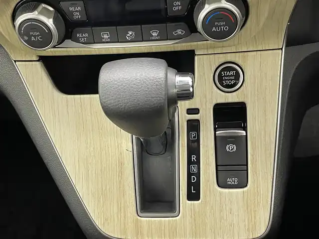 日産 セレナ ハイウェイスター V 熊本県 2022(令4)年 4.1万km ブリリアントホワイトパール 禁煙車　/純正ナビ（ＣＤ・ＤＶＤ・フルセグ・ＢＴ・ＳＤ）/全周囲カメラ　/バックカメラ/純正後席モニター　/社外前後ドライブレコーダー　/アダブティブクルーズコントロール/両側パワースライドドア　/前後クリアランスソナー/デジタルインナーミラー/プロパイロット/側方支援/後側方支援/エマージェンシーブレーキ/速度標識表示/道路標識表示/駐車支援/ふらつき警報機能/ブラインドスポットモニター/横滑り防止/アイドリングストップ/ブレーキホールド/純正フロアマット/純正16インチAW/オートライト/LEDヘッドライト/フォグランプ/スマートキー/プッシュスタート/取扱説明書