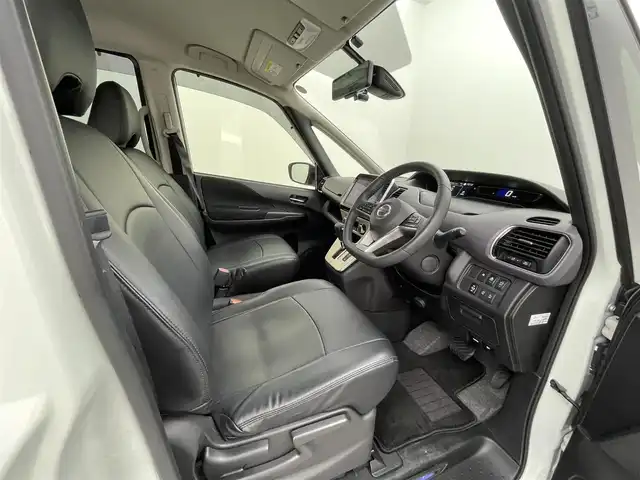 日産 セレナ ハイウェイスター V 熊本県 2022(令4)年 4.1万km ブリリアントホワイトパール 禁煙車　/純正ナビ（ＣＤ・ＤＶＤ・フルセグ・ＢＴ・ＳＤ）/全周囲カメラ　/バックカメラ/純正後席モニター　/社外前後ドライブレコーダー　/アダブティブクルーズコントロール/両側パワースライドドア　/前後クリアランスソナー/デジタルインナーミラー/プロパイロット/側方支援/後側方支援/エマージェンシーブレーキ/速度標識表示/道路標識表示/駐車支援/ふらつき警報機能/ブラインドスポットモニター/横滑り防止/アイドリングストップ/ブレーキホールド/純正フロアマット/純正16インチAW/オートライト/LEDヘッドライト/フォグランプ/スマートキー/プッシュスタート/取扱説明書