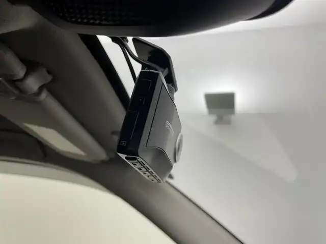 ホンダ ヴェゼル ハイブリッド e:HEV Z 宮城県 2021(令3)年 7.5万km クリスタルブラックパール 4WD/純正ナビ/（フルセグ/Bluetooth/AM/FM/HDMI）/バックカメラ/スペアキー×1/前後ドライブレコーダー/ETC2.0/デジタルインナーミラー/置くだけ充電/パドルシフト/レーダークルーズコントロール/レーンキープアシスト/衝突被害軽減システム/横滑り防止装置/クリアランスソナー/ブラインドスポットモニター/ステアリングヒーター/カーテンエアバッグ/パワーバックドア/ハーフレザー/前席シートヒーター/純正18インチAW/純正LEDヘッドライト/純正フロアマット/保証書