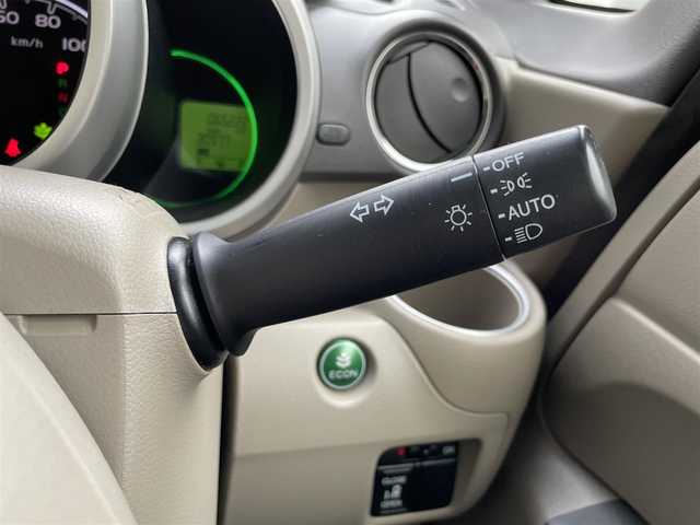 ホンダ Ｎ ＢＯＸ G ターボ Lパッケージ 東京都 2015(平27)年 6.6万km カトラリーシルバーM ワンオーナー/純正SDナビ/　フルセグTV/CD/DVD/Bluetooth/AM・FM/USB/クルーズコントロール/ビルトインETC/アイドリングストップ/横滑り防止装置/ステアリングスイッチ/パドルシフト/片側パワースライドドア/パワーステアリング/パワーウィンドウ/ドアバイザー/プッシュスタート/スマートキー×2/保証書/取扱説明書/スペアキー