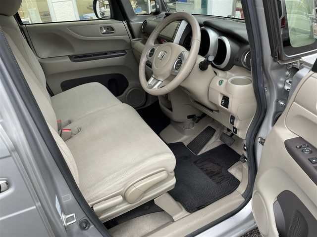 ホンダ Ｎ ＢＯＸ G ターボ Lパッケージ 東京都 2015(平27)年 6.6万km カトラリーシルバーM ワンオーナー/純正SDナビ/　フルセグTV/CD/DVD/Bluetooth/AM・FM/USB/クルーズコントロール/ビルトインETC/アイドリングストップ/横滑り防止装置/ステアリングスイッチ/パドルシフト/片側パワースライドドア/パワーステアリング/パワーウィンドウ/ドアバイザー/プッシュスタート/スマートキー×2/保証書/取扱説明書/スペアキー