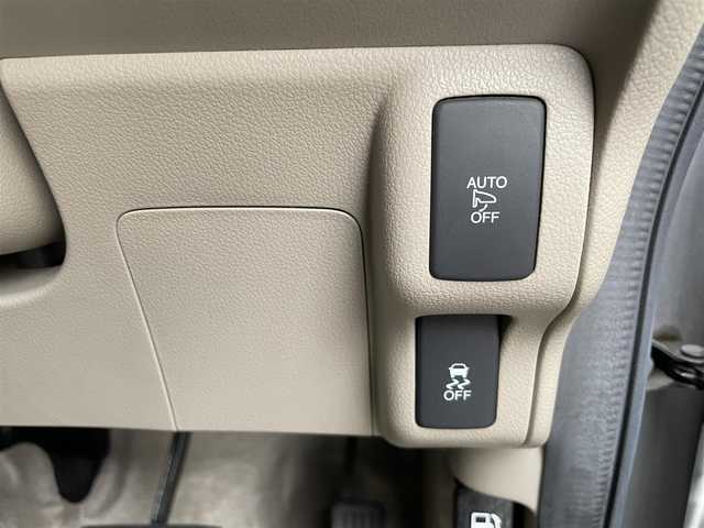 ホンダ Ｎ ＢＯＸ G ターボ Lパッケージ 東京都 2015(平27)年 6.6万km カトラリーシルバーM ワンオーナー/純正SDナビ/　フルセグTV/CD/DVD/Bluetooth/AM・FM/USB/クルーズコントロール/ビルトインETC/アイドリングストップ/横滑り防止装置/ステアリングスイッチ/パドルシフト/片側パワースライドドア/パワーステアリング/パワーウィンドウ/ドアバイザー/プッシュスタート/スマートキー×2/保証書/取扱説明書/スペアキー