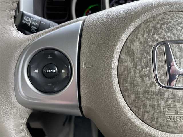 ホンダ Ｎ ＢＯＸ G ターボ Lパッケージ 東京都 2015(平27)年 6.6万km カトラリーシルバーM ワンオーナー/純正SDナビ/　フルセグTV/CD/DVD/Bluetooth/AM・FM/USB/クルーズコントロール/ビルトインETC/アイドリングストップ/横滑り防止装置/ステアリングスイッチ/パドルシフト/片側パワースライドドア/パワーステアリング/パワーウィンドウ/ドアバイザー/プッシュスタート/スマートキー×2/保証書/取扱説明書/スペアキー