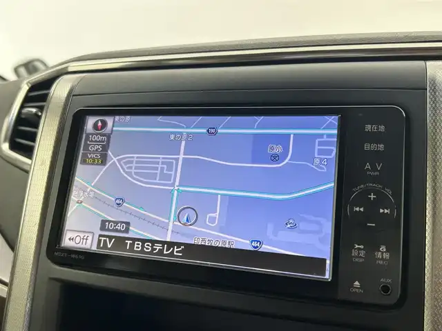 トヨタ アルファード 240G 千葉県 2012(平24)年 8.5万km シルバーM 純正ナビ/・NSZT-W61G/・CD/DVD/BT/AUX/フルセグ/両側パワースライドドア/クルーズコントロール/バックカメラ/HIDヘッドライト/オートライト/フォグライト/バックドアイージークローザー/パワーシート/ビルトインETC/スマートキー/スペアキー/純正17インチアルミホイール/防眩式ルームミラー