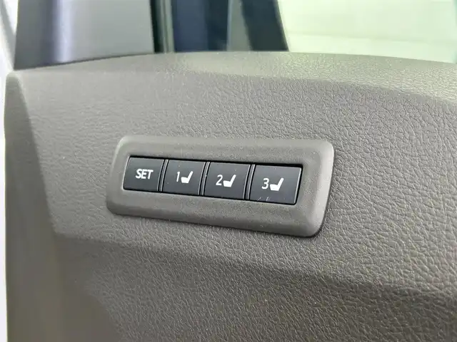 トヨタ アルファード 240G 千葉県 2012(平24)年 8.5万km シルバーM 純正ナビ/・NSZT-W61G/・CD/DVD/BT/AUX/フルセグ/両側パワースライドドア/クルーズコントロール/バックカメラ/HIDヘッドライト/オートライト/フォグライト/バックドアイージークローザー/パワーシート/ビルトインETC/スマートキー/スペアキー/純正17インチアルミホイール/防眩式ルームミラー