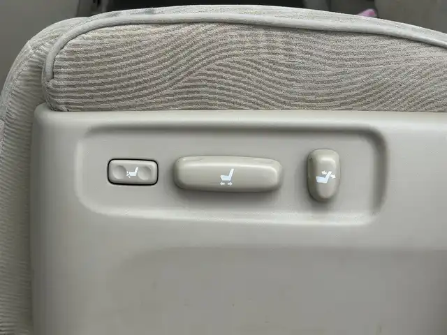 トヨタ アルファード 240G 千葉県 2012(平24)年 8.5万km シルバーM 純正ナビ/・NSZT-W61G/・CD/DVD/BT/AUX/フルセグ/両側パワースライドドア/クルーズコントロール/バックカメラ/HIDヘッドライト/オートライト/フォグライト/バックドアイージークローザー/パワーシート/ビルトインETC/スマートキー/スペアキー/純正17インチアルミホイール/防眩式ルームミラー