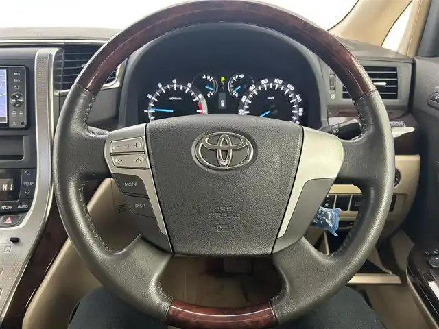 トヨタ アルファード 240G 千葉県 2012(平24)年 8.5万km シルバーM 純正ナビ/・NSZT-W61G/・CD/DVD/BT/AUX/フルセグ/両側パワースライドドア/クルーズコントロール/バックカメラ/HIDヘッドライト/オートライト/フォグライト/バックドアイージークローザー/パワーシート/ビルトインETC/スマートキー/スペアキー/純正17インチアルミホイール/防眩式ルームミラー