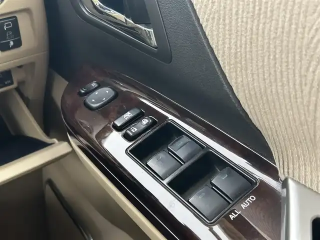 トヨタ アルファード 240G 千葉県 2012(平24)年 8.5万km シルバーM 純正ナビ/・NSZT-W61G/・CD/DVD/BT/AUX/フルセグ/両側パワースライドドア/クルーズコントロール/バックカメラ/HIDヘッドライト/オートライト/フォグライト/バックドアイージークローザー/パワーシート/ビルトインETC/スマートキー/スペアキー/純正17インチアルミホイール/防眩式ルームミラー