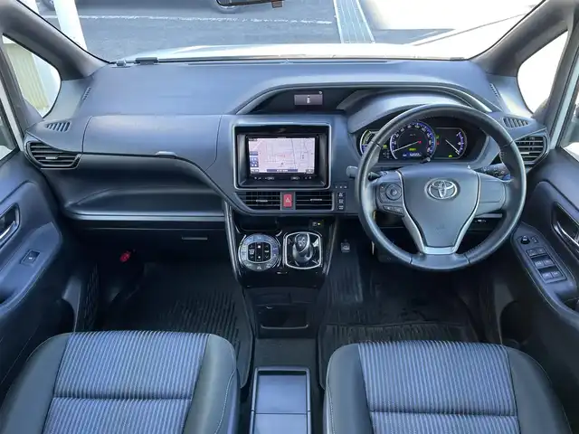 トヨタ ヴォクシー ハイブリッド ZS 煌Ⅱ 東京都 2017(平29)年 6.2万km ホワイトパールクリスタルシャイン ９型ナビ　（AVIC-RL98）/１０型後席モニター　（TVM-FW1040）/寒冷地仕様　/両側電動ドア　/ドラレコ　/ビルトインＥＴＣ　/フルセグＴＶ　/Ｂｌｕｅｔｏｏｔｈ　/純正１６インチＡＷ　/オートライト　/ＬＥＤヘッド　/DVD再生　/禁煙