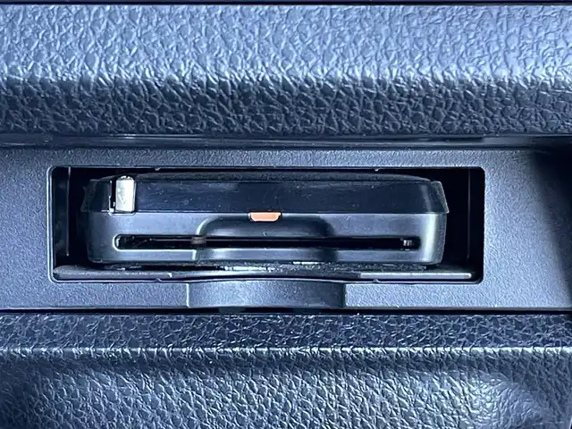 トヨタ ヴォクシー ハイブリッド ZS 煌Ⅱ 東京都 2017(平29)年 6.2万km ホワイトパールクリスタルシャイン ９型ナビ　（AVIC-RL98）/１０型後席モニター　（TVM-FW1040）/寒冷地仕様　/両側電動ドア　/ドラレコ　/ビルトインＥＴＣ　/フルセグＴＶ　/Ｂｌｕｅｔｏｏｔｈ　/純正１６インチＡＷ　/オートライト　/ＬＥＤヘッド　/DVD再生　/禁煙