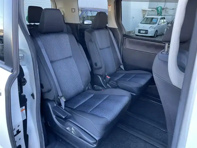 トヨタ ヴォクシー ハイブリッド ZS 煌Ⅱ 東京都 2017(平29)年 6.2万km ホワイトパールクリスタルシャイン ９型ナビ　（AVIC-RL98）/１０型後席モニター　（TVM-FW1040）/寒冷地仕様　/両側電動ドア　/ドラレコ　/ビルトインＥＴＣ　/フルセグＴＶ　/Ｂｌｕｅｔｏｏｔｈ　/純正１６インチＡＷ　/オートライト　/ＬＥＤヘッド　/DVD再生　/禁煙