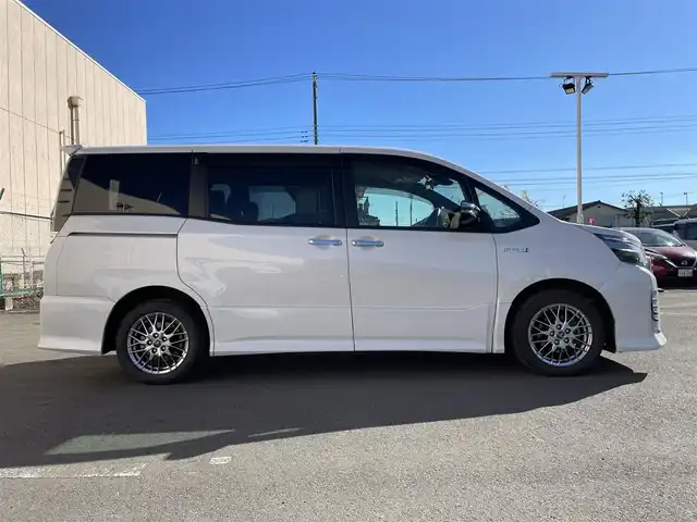 トヨタ ヴォクシー ハイブリッド ZS 煌Ⅱ 東京都 2017(平29)年 6.2万km ホワイトパールクリスタルシャイン ９型ナビ　（AVIC-RL98）/１０型後席モニター　（TVM-FW1040）/寒冷地仕様　/両側電動ドア　/ドラレコ　/ビルトインＥＴＣ　/フルセグＴＶ　/Ｂｌｕｅｔｏｏｔｈ　/純正１６インチＡＷ　/オートライト　/ＬＥＤヘッド　/DVD再生　/禁煙