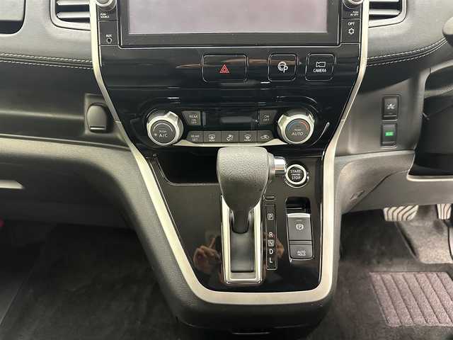 日産 セレナ ハイウェイスターVセレクションⅡ 愛知県 2019(平31)年 6.9万km ダイヤモンドブラック 純正SDナビ/（CD/DVD/SD/Bluetooth/フルセグTV）/アラウンドビューモニター/プロパイロット/ACC/LKA/エマージェンシーブレーキ/パーキングアシスト/コーナーセンサー/ドライブレコーダー/インテリジェントルームミラー/ビルトインETC/合皮レザーシート/アイドリングストップ/両側パワースライドドア/純正フリップダウンモニター/TVキット/純正１６インチアルミホイール/純正フロアマット/ドアバイザー