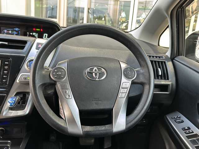 トヨタ プリウス α S 静岡県 2015(平27)年 11.2万km ホワイトパールクリスタルシャイン 純正ナビ/・FM/AM/・CD/DVD/・SD/・フルセグTV/・Bluetooth/主要装備/・バックカメラ/・ステアリングスイッチ/・サイドカーテンエアバッグ/・ＬＥＤヘッドライト/・フォグランプ/・１６インチ純正ＡＷ/・全席オートパワーウィンドウ/・ＥＴＣ/・車両接近警報装置/・ＵＳＢ電源ソケット