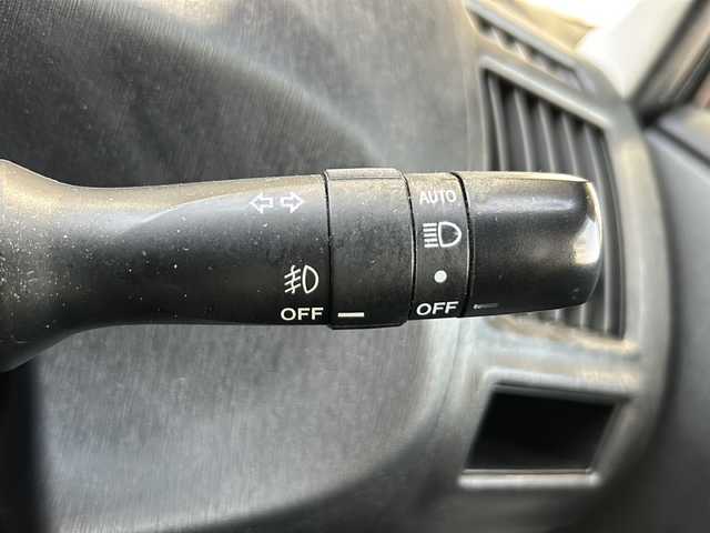 トヨタ プリウス α S 静岡県 2015(平27)年 11.2万km ホワイトパールクリスタルシャイン 純正ナビ/・FM/AM/・CD/DVD/・SD/・フルセグTV/・Bluetooth/主要装備/・バックカメラ/・ステアリングスイッチ/・サイドカーテンエアバッグ/・ＬＥＤヘッドライト/・フォグランプ/・１６インチ純正ＡＷ/・全席オートパワーウィンドウ/・ＥＴＣ/・車両接近警報装置/・ＵＳＢ電源ソケット