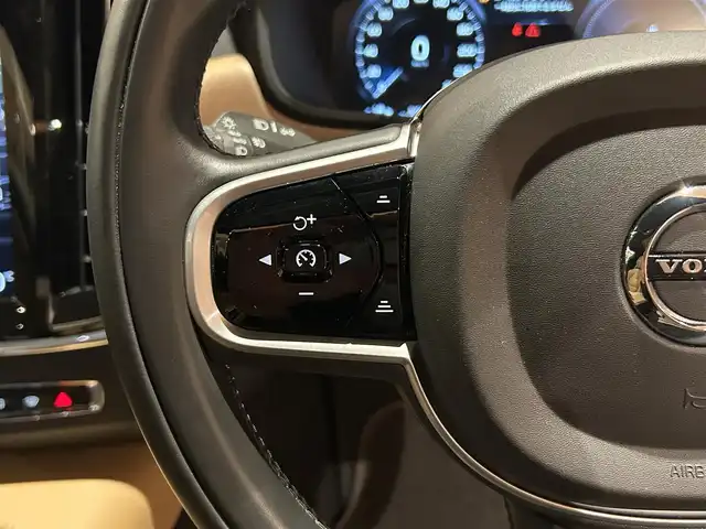 ボルボ Ｖ９０ T8 TE AWD インスクリプション 道央・札幌 2018(平30)年 3.2万km 青Ｍ 電動パノラマガラスサンルーフ/Bowers＆Wilkinsサラウンド/電子制御式エアサスペンション/インテリセーフ/　・ACC/　・BLIS/・LKA/・CTA/・LCMA/・パイロットアシスト/純正HDDナビ/フルセグテレビ/USB/BT/360°カメラ/LEDヘッドライト/ナッパレザーシート/シートヒーター/シートベンチレーション/ステアリングヒーター/パワーテールゲート