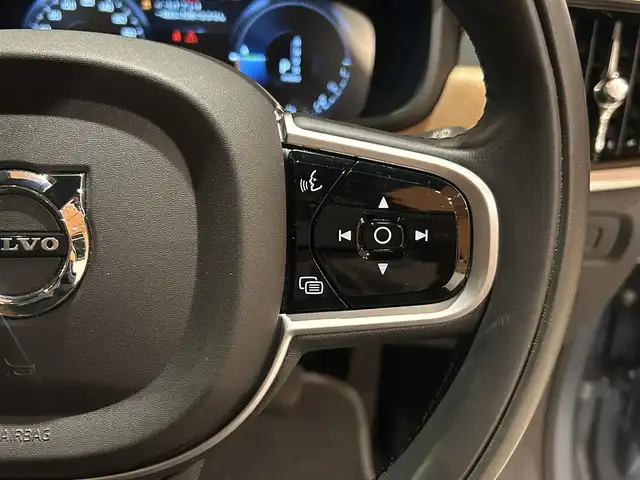 ボルボ Ｖ９０ T8 TE AWD インスクリプション 道央・札幌 2018(平30)年 3.2万km 青Ｍ 電動パノラマガラスサンルーフ/Bowers＆Wilkinsサラウンド/電子制御式エアサスペンション/インテリセーフ/　・ACC/　・BLIS/・LKA/・CTA/・LCMA/・パイロットアシスト/純正HDDナビ/フルセグテレビ/USB/BT/360°カメラ/LEDヘッドライト/ナッパレザーシート/シートヒーター/シートベンチレーション/ステアリングヒーター/パワーテールゲート