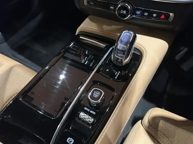ボルボ Ｖ９０ T8 TE AWD インスクリプション 道央・札幌 2018(平30)年 3.2万km 青Ｍ 電動パノラマガラスサンルーフ/Bowers＆Wilkinsサラウンド/電子制御式エアサスペンション/インテリセーフ/　・ACC/　・BLIS/・LKA/・CTA/・LCMA/・パイロットアシスト/純正HDDナビ/フルセグテレビ/USB/BT/360°カメラ/LEDヘッドライト/ナッパレザーシート/シートヒーター/シートベンチレーション/ステアリングヒーター/パワーテールゲート