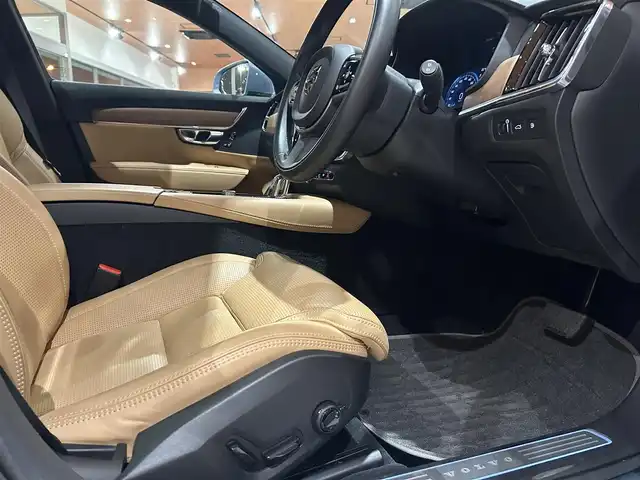 ボルボ Ｖ９０ T8 TE AWD インスクリプション 道央・札幌 2018(平30)年 3.2万km 青Ｍ 電動パノラマガラスサンルーフ/Bowers＆Wilkinsサラウンド/電子制御式エアサスペンション/インテリセーフ/　・ACC/　・BLIS/・LKA/・CTA/・LCMA/・パイロットアシスト/純正HDDナビ/フルセグテレビ/USB/BT/360°カメラ/LEDヘッドライト/ナッパレザーシート/シートヒーター/シートベンチレーション/ステアリングヒーター/パワーテールゲート