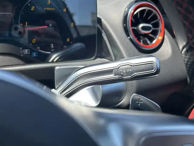 メルセデス・ベンツ ＧＬＢ２００ｄ AMGライン 滋賀県 2021(令3)年 5.3万km デジタルホワイト パノラミックスライディングルーフ/黒赤革/シートヒーター/３６０°カメラ/レザーエクスクルーシブＰＫＧ/レーダーセーフティーＰＫＧ/アドバンスドＰＫＧ/ＡＣＣ/純正ナビ/（BT/USB/DTV/CarPlay）/純正１９インチＡＷ/ルーフレール/ＬＥＤヘッドライト/保証書