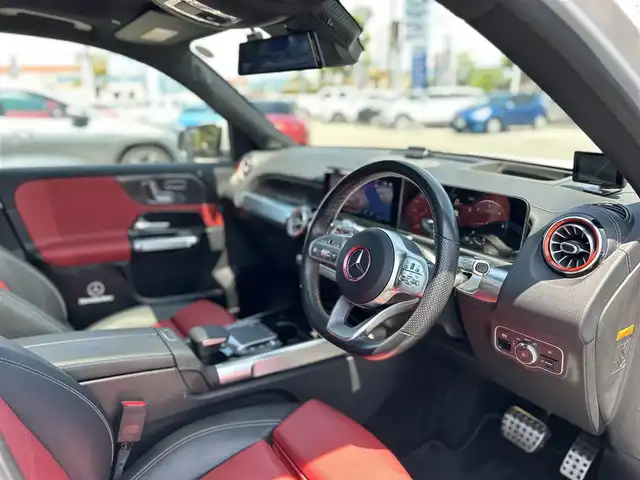メルセデス・ベンツ ＧＬＢ２００ｄ AMGライン 滋賀県 2021(令3)年 5.3万km デジタルホワイト パノラミックスライディングルーフ/黒赤革/シートヒーター/３６０°カメラ/レザーエクスクルーシブＰＫＧ/レーダーセーフティーＰＫＧ/アドバンスドＰＫＧ/ＡＣＣ/純正ナビ/（BT/USB/DTV/CarPlay）/純正１９インチＡＷ/ルーフレール/ＬＥＤヘッドライト/保証書