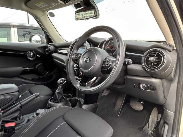 ＭＩＮＩ ミニ クーパー SD 長野県 2020(令2)年 2.9万km ペッパー・ホワイト 純正ナビ/純正ETC/ターボ/バックカメラ/ACC/前後コーナーセンサー/ディーゼル/2トーンカラー/17インチ純正AW/スマートキー/MTモード