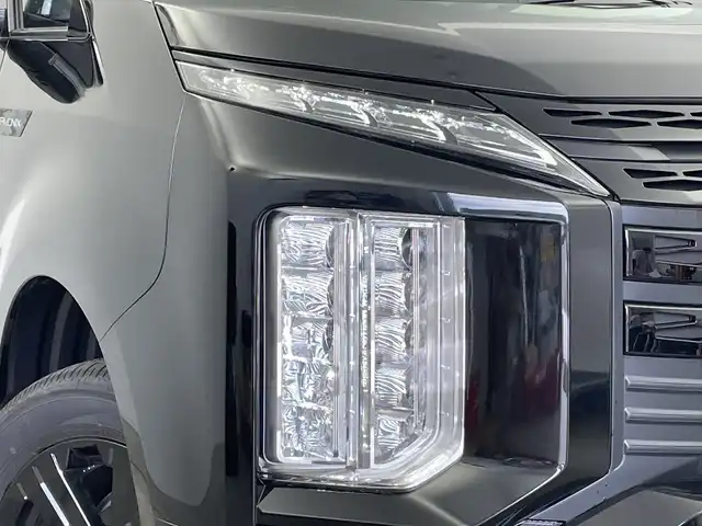 三菱 デリカＤ：５ シャモニー 新潟県 2025(令7)年 0.1千km 黒 4WD/衝突被害軽減ブレーキ/レーンキープアシスト/レーダークルーズコントロール/全方位モニター/ブラインドスポットモニター/両側パワースライドドア/パワーバックドア/D席パワーシート/ハーフレザーシート/前席シートヒーター/ステアリングヒーター/アイドリングストップ/横滑り防止装置/LEDヘッドライト/オートマチックハイビーム/レザーステアリング/パドルシフト
