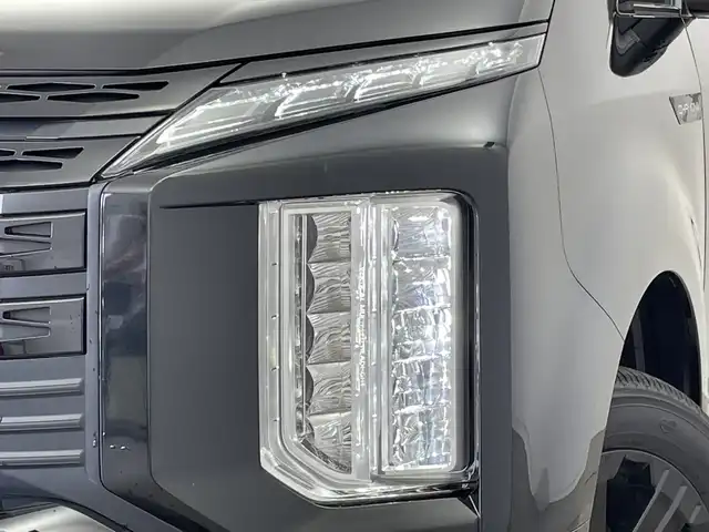 三菱 デリカＤ：５ シャモニー 新潟県 2025(令7)年 0.1千km 黒 4WD/衝突被害軽減ブレーキ/レーンキープアシスト/レーダークルーズコントロール/全方位モニター/ブラインドスポットモニター/両側パワースライドドア/パワーバックドア/D席パワーシート/ハーフレザーシート/前席シートヒーター/ステアリングヒーター/アイドリングストップ/横滑り防止装置/LEDヘッドライト/オートマチックハイビーム/レザーステアリング/パドルシフト