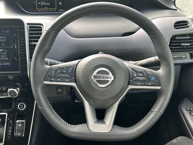 日産 セレナ ハイウェイスター V 沖縄県 2020(令2)年 2.9万km ダイヤモンドブラック 純正ナビ　/　（ＡＭ／ＦＭ／ＣＤ／ＤＶＤ/BT)/フルセグTV/アラウンドビューモニター/両側パワスラ　/前後ドラレコ　/追従クルコン　/ＥＴＣ　/電動パーキングブレーキ　　/アイドリングストップ　/後席エアコン