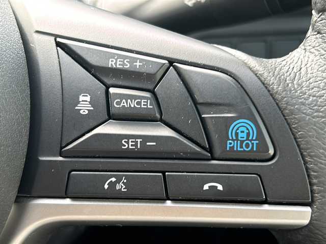 日産 セレナ ハイウェイスター V 沖縄県 2020(令2)年 2.9万km ダイヤモンドブラック 純正ナビ　/　（ＡＭ／ＦＭ／ＣＤ／ＤＶＤ/BT)/フルセグTV/アラウンドビューモニター/両側パワスラ　/前後ドラレコ　/追従クルコン　/ＥＴＣ　/電動パーキングブレーキ　　/アイドリングストップ　/後席エアコン