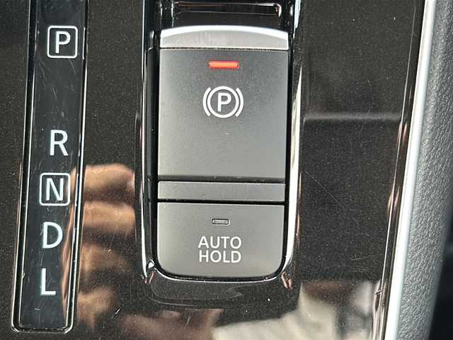 日産 セレナ ハイウェイスター V 沖縄県 2020(令2)年 2.9万km ダイヤモンドブラック 純正ナビ　/　（ＡＭ／ＦＭ／ＣＤ／ＤＶＤ/BT)/フルセグTV/アラウンドビューモニター/両側パワスラ　/前後ドラレコ　/追従クルコン　/ＥＴＣ　/電動パーキングブレーキ　　/アイドリングストップ　/後席エアコン