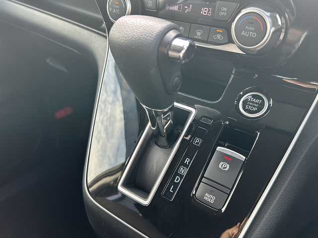 日産 セレナ ハイウェイスター V 沖縄県 2020(令2)年 2.9万km ダイヤモンドブラック 純正ナビ　/　（ＡＭ／ＦＭ／ＣＤ／ＤＶＤ/BT)/フルセグTV/アラウンドビューモニター/両側パワスラ　/前後ドラレコ　/追従クルコン　/ＥＴＣ　/電動パーキングブレーキ　　/アイドリングストップ　/後席エアコン