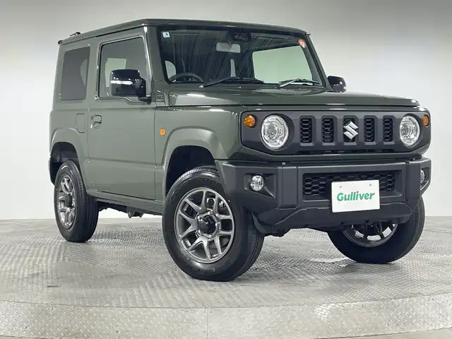 スズキ ジムニー XC 神奈川県 2025(令7)年 0.1万km未満 ジャングルグリーン 届出済未使用車/４WD/スズキセーフティサポート/デュアルセンサーブレーキサポート/レーンキープアシスト/クルーズコントロール/アイドリングストップ/リアパーキングセンサー/前席シートヒーター/ヘッドライトウォッシャー/革巻きステアリング/ダウンヒルアシストコントロール/LEDオートライト/フォグランプ/背面タイヤ/フロアマット/ターボ車