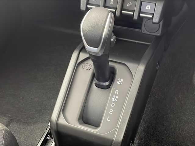 スズキ ジムニー XC 千葉県 2025(令7)年 0.1千km ジャングルグリーン 登録済未使用車/オーディオレス/衝突被害軽減システム/レーンキープアシスト/クルーズコントロール/コーナーセンサー（後ろのみ）/横滑り防止装置/パワーステアリング/４WD/アイドリングストップ/シートヒーター（D/N席)/オートライト/LEDヘッドライト/フォグランプ/純正16インチアルミホイール