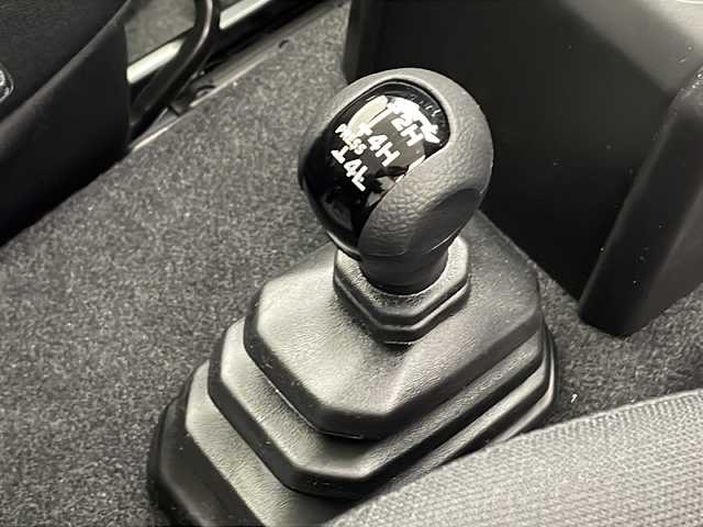 スズキ ジムニー XC 千葉県 2025(令7)年 0.1千km ジャングルグリーン 登録済未使用車/オーディオレス/衝突被害軽減システム/レーンキープアシスト/クルーズコントロール/コーナーセンサー（後ろのみ）/横滑り防止装置/パワーステアリング/４WD/アイドリングストップ/シートヒーター（D/N席)/オートライト/LEDヘッドライト/フォグランプ/純正16インチアルミホイール