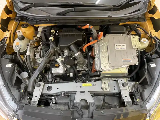 日産 キックス X 群馬県 2021(令3)年 6.6万km サンライトイエロー インテリジェントルームミラー/前席シートヒーター/ステアリングヒーター/プロパイロット/インテリジェントエマージェンシーブレーキ/アラウンドビューモニター/純正SDナビ/フルセグTV/　（BT/DVD/CD/AM/FM/USB）/レーダークルーズコントロール/オートブレーキホールド/LEDヘッドライト/ハーフレザーシート/シルバールーフレール/純正17インチAW/ドライブレコーダー/ステアリングスイッチ/USB挿入口×1/ETC/スマートキー